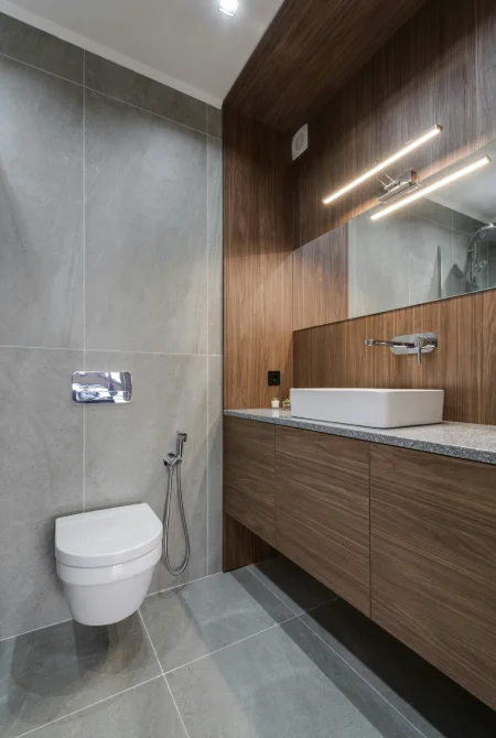 reforma bano en pinto acabado madera